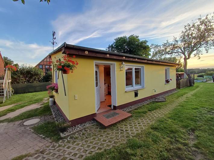 Ferienwohnung für 2 Personen, mit Terrasse und Garten in Zirchow
