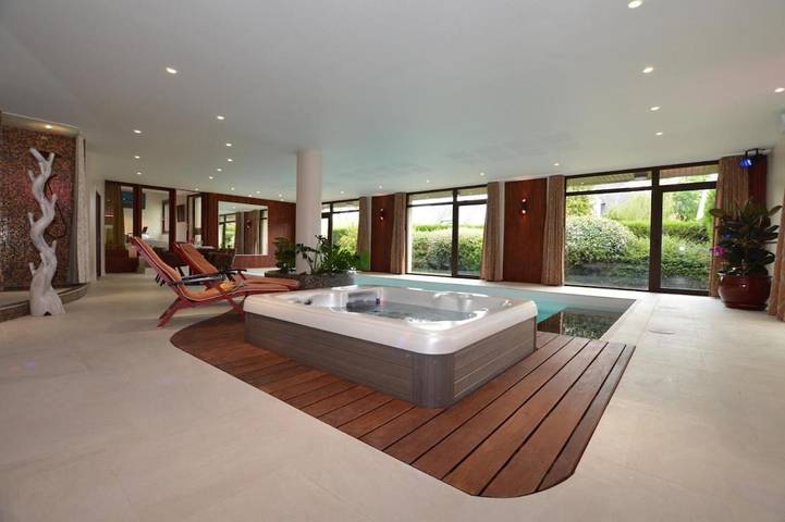 Location de vacances pour 6 personnes, avec jardin ainsi que jacuzzi et piscine à Betton - 3