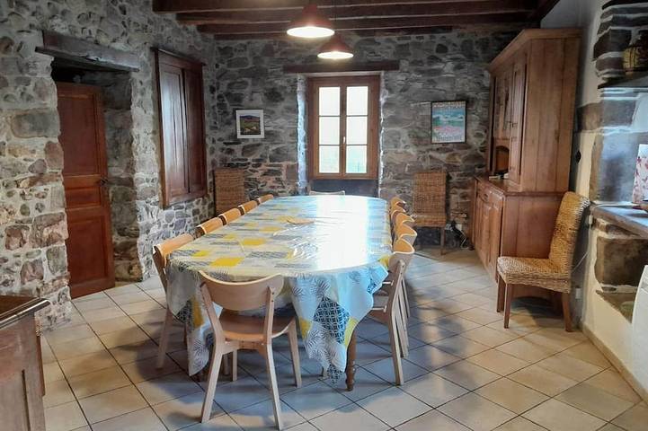 Location de vacances pour 12 personnes, avec jardin et balcon à Saint-Étienne-de-Baïgorry
