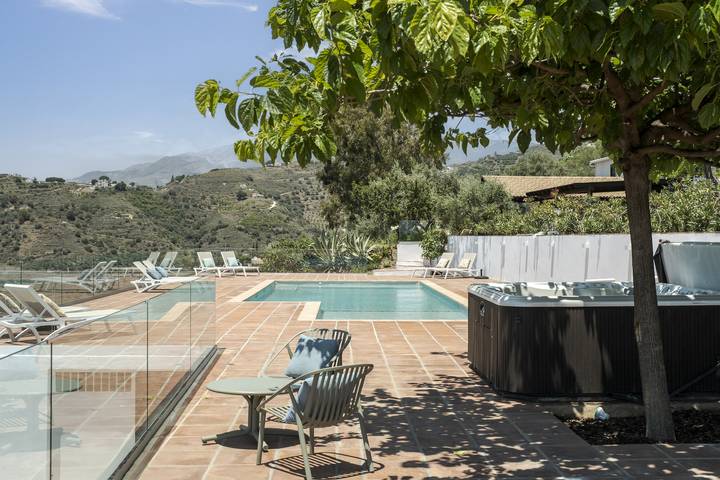 Chalet para 20 personas, con jacuzzi además de piscina para niños y jardín en Provincia de Málaga - 3