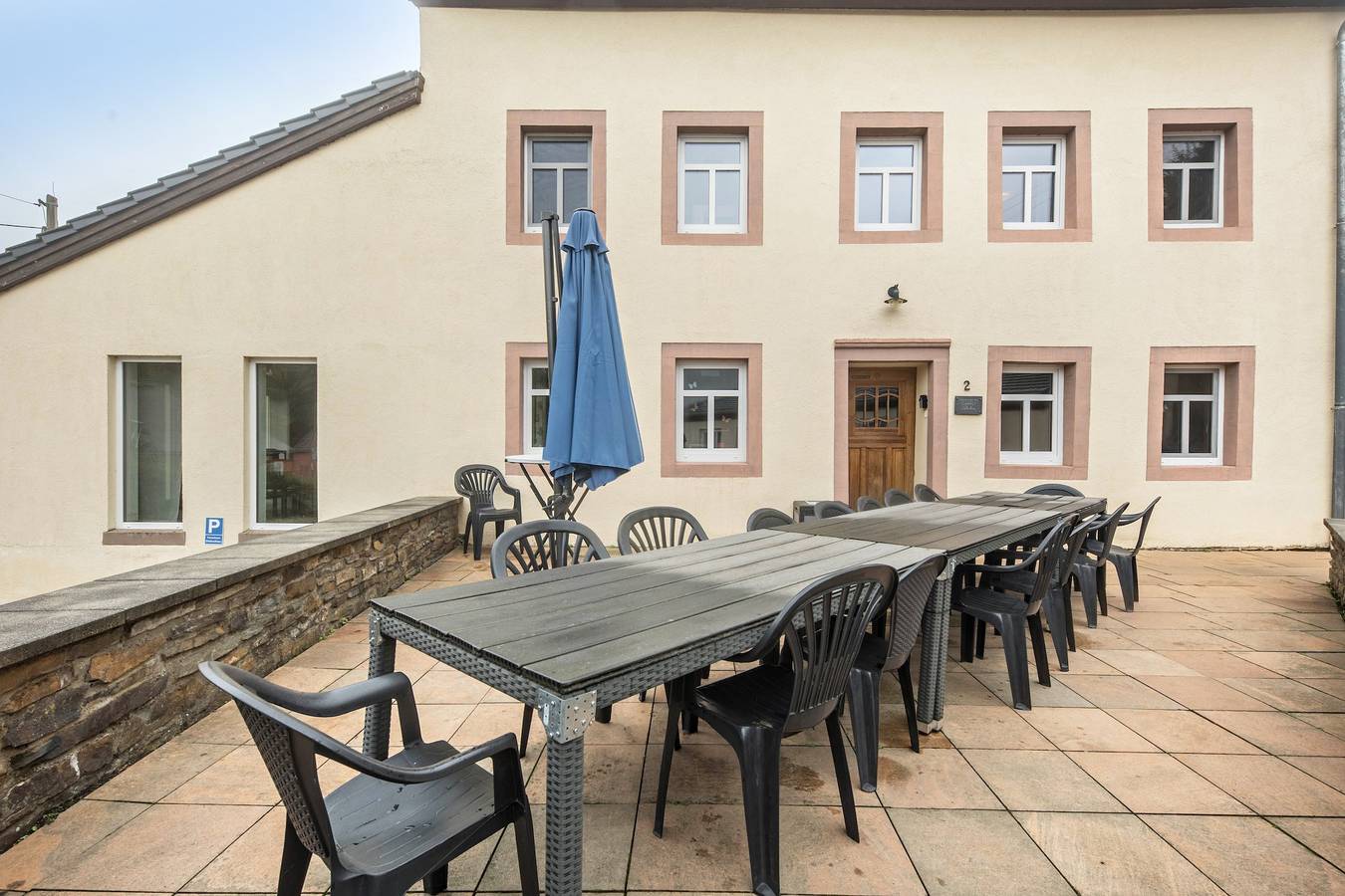 Ferienhaus 'Eifellandhaus' mit Gemeinschaftsterrasse und Wi-Fi in Zweifelscheid, Eifelkreis Bitburg-Prüm