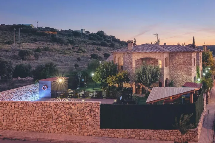 Apartamento de vacaciones para 14 personas, con piscina además de jardín y piscina para niños, Familias con niños - 1