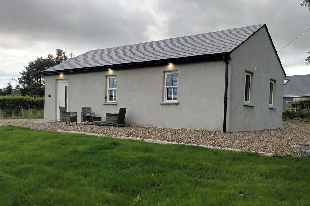Tadgh's Cottage \nnear the Cliffs and Beaches in County Clare