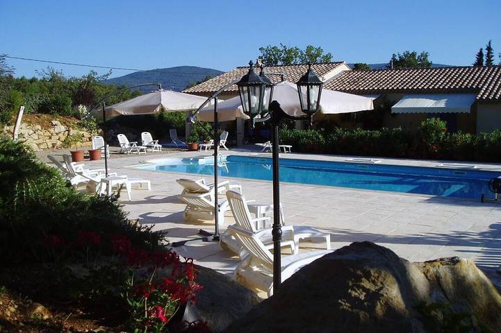 Villa für 3 Personen, mit Pool und Terrasse sowie Garten, mit Haustier - 1