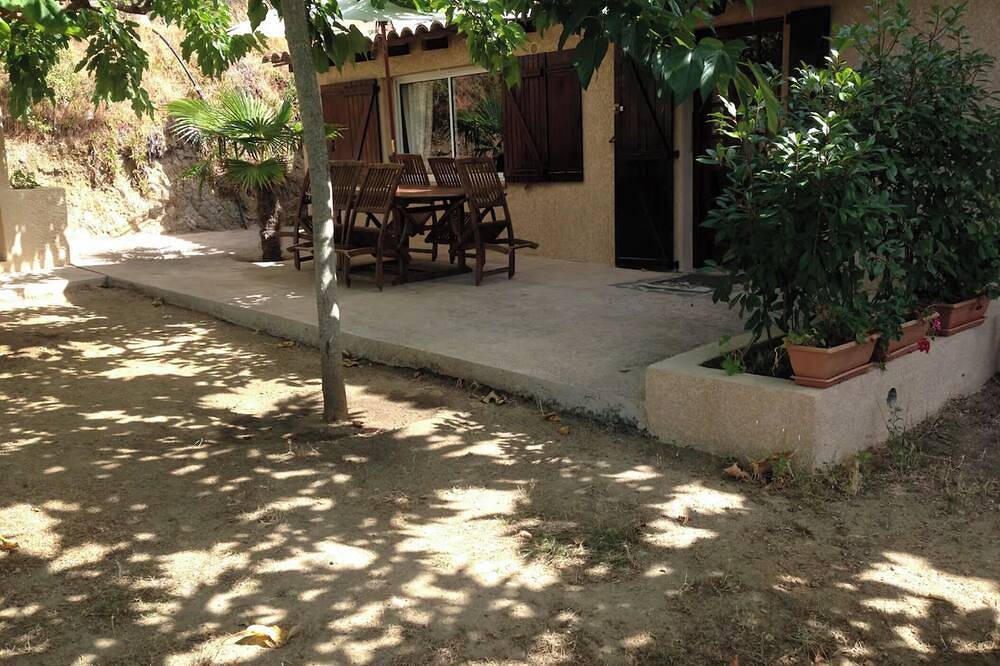 Entire apartment, L'Arbousier apartment ground floor garden with sea view. in Belvédère-Campomoro, Arrondissement de Sartène