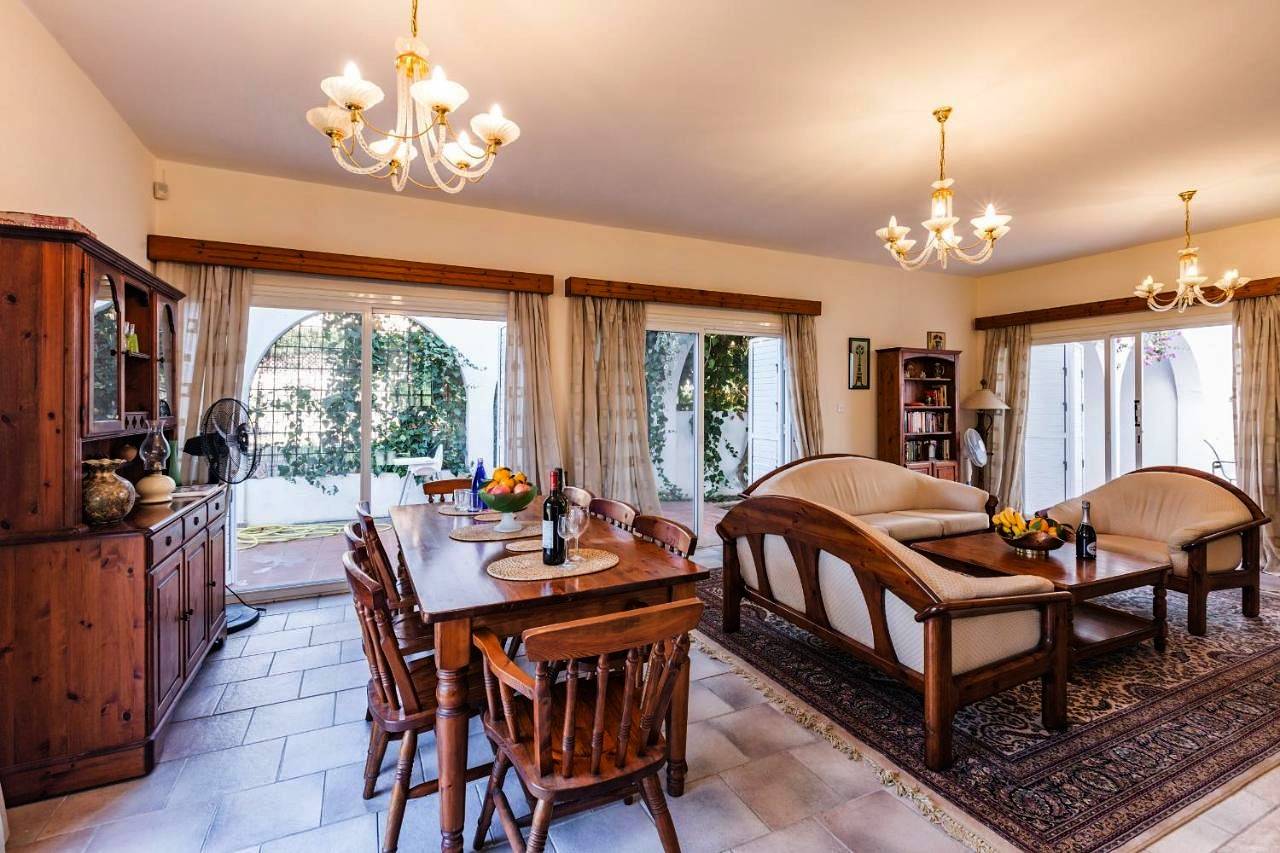 Villa in Alykes Beach, Paphos