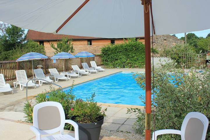 Maison de vacances pour 4 personnes, avec terrasse ainsi que jardin et piscine