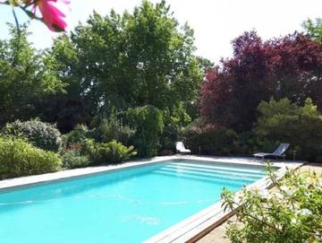 Gîte pour 8 personnes, avec piscine et terrasse à Rimons