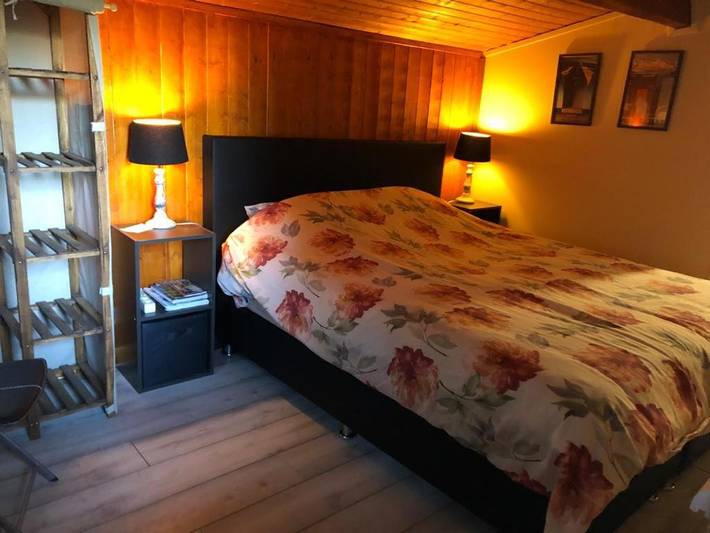 Location de vacances pour 2 personnes, avec Terrasse et Jardin ainsi que Piscine et Vue à Saint-Jean-de-Côle - 3