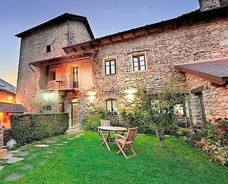 Casa rural para 4 personas, con balcón además de jardín y vistas - 1