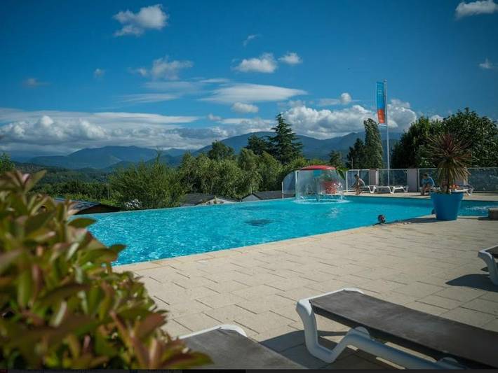Camping Midi Pyrénées  - Chalet 4 personnes - Pmr in Montréjeau, Haute-Garonne