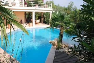 Gîte pour 8 personnes, avec jardin et balcon à Saint-Marc-Jaumegarde
