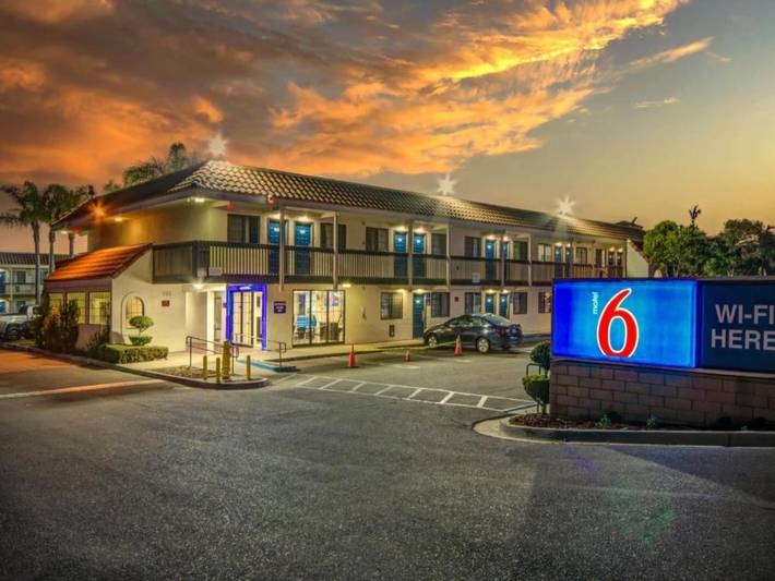 Ganze Wohnung, Ms6 Lompoc | 2 Queensize-Betten | Ada/Badewanne in Lompoc, Santa Barbara County