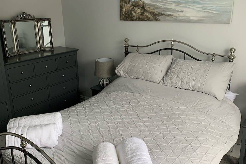 Five mins walk to beach - 4 bed luxury holiday home located within heart of Bude in Bude, Cornualles