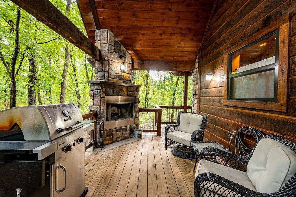 Stunning Bear Den Cabin in Broken Bow, Broken Bow Lake