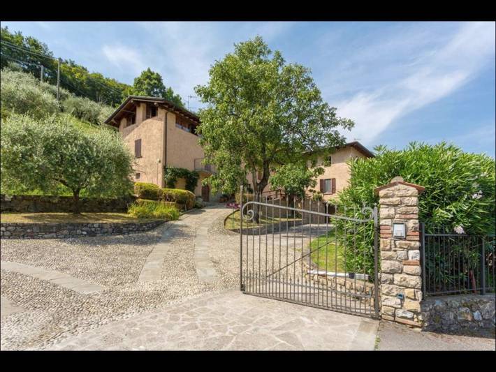 B&b per 3 persone, con Terrazza e Giardino nonché Piscina e Vista lago in Lago d'Iseo