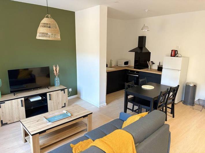 Gîte pour 4 personnes, avec Terrasse et Vue à Lagnieu - 2