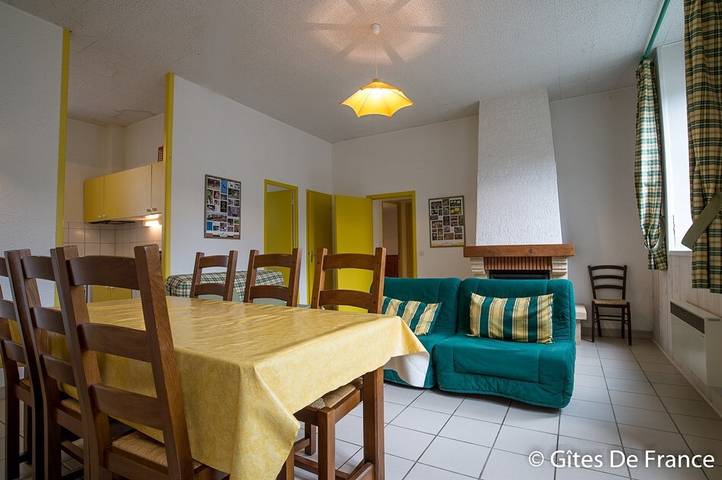 Gîte avec parking, laveuse et terrasse in Courgoul, Parc naturel régional des Volcans d'Auvergne