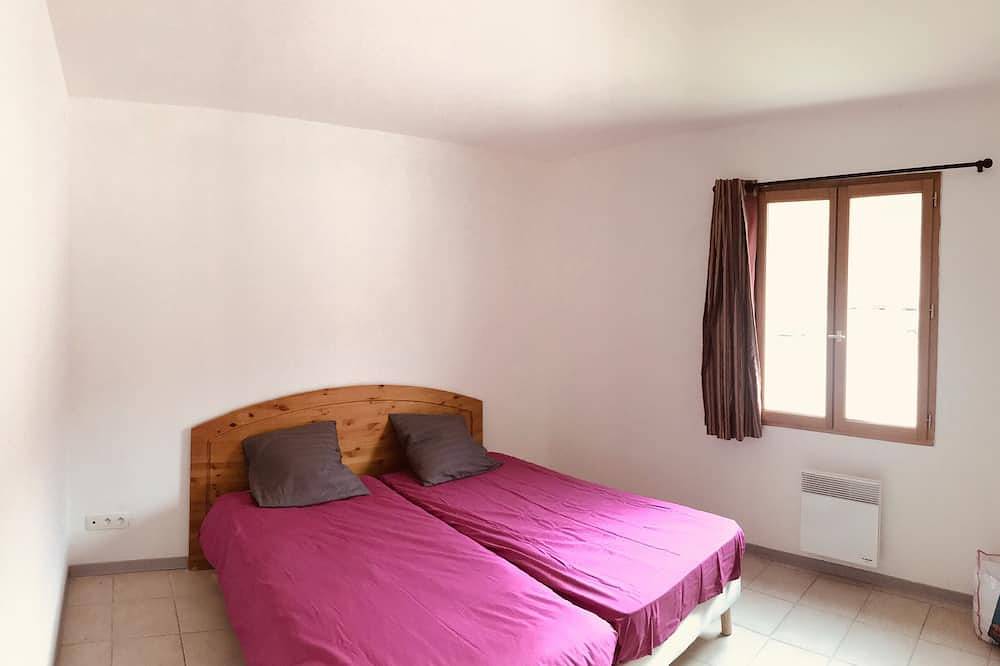 Entire apartment, The Watchtower 1 - 3 bedroom apartment Panoramic view in Montbrun-les-Bains, Nyons region