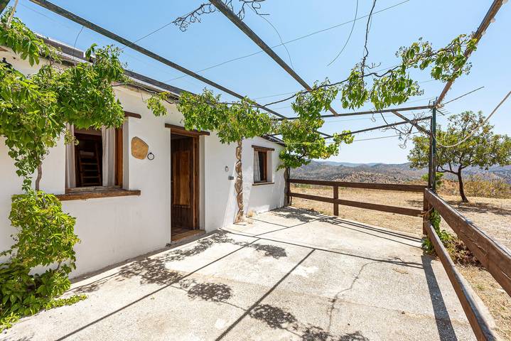 Holiday Home 'El Desafío De Las Águilas' with Lake View, Wi-Fi and Air Conditioning in Almogía, Cordillera Penibética