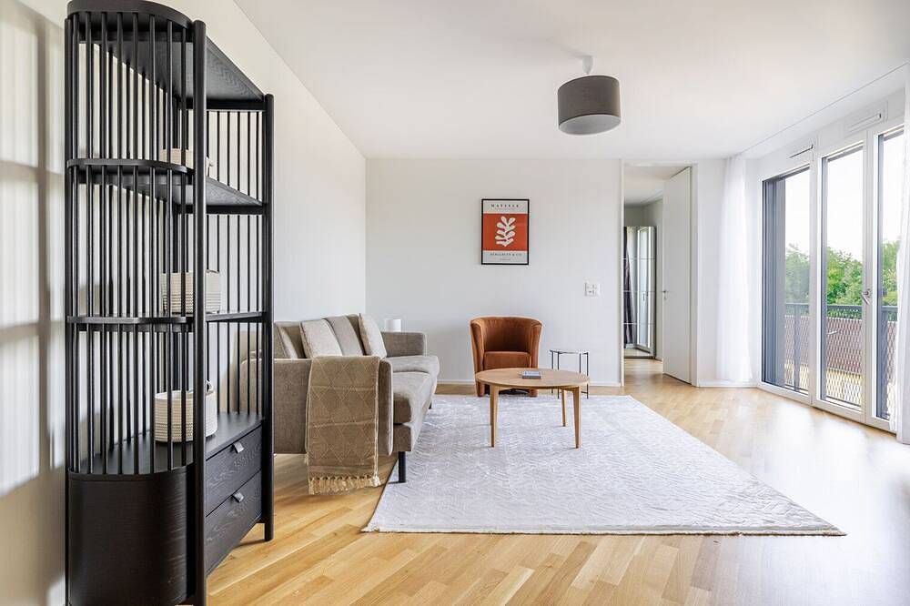 Ganze Wohnung, Blueground | Alt-Wiedikon, balcony, nr Uetliberg in Zürich, Bezirk Zürich