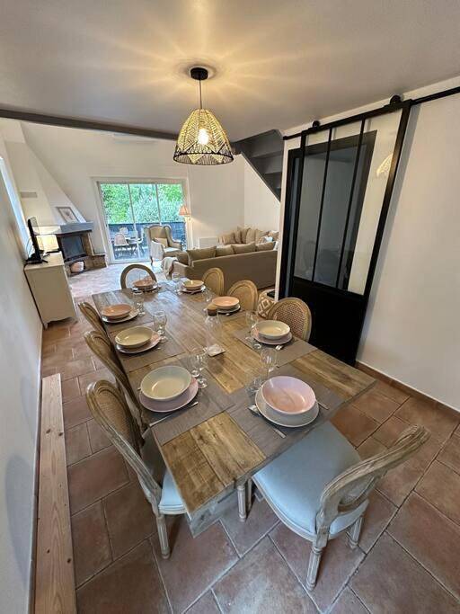 Magnifique mas provençal, 3 chambres, mezzanine et piscine au centre de Goudargues in Goudargues, Région de Nîmes