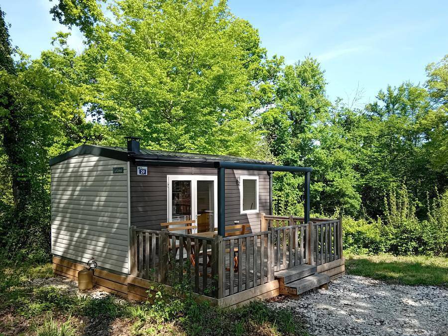 Flower Camping De La Forêt - Mobilhome 2 personnes - Mobil-Home Standard 22m² - 1 chambre + terrasse semi-couverte 12m² in Larzicourt, Lac du Der-Chantecoq