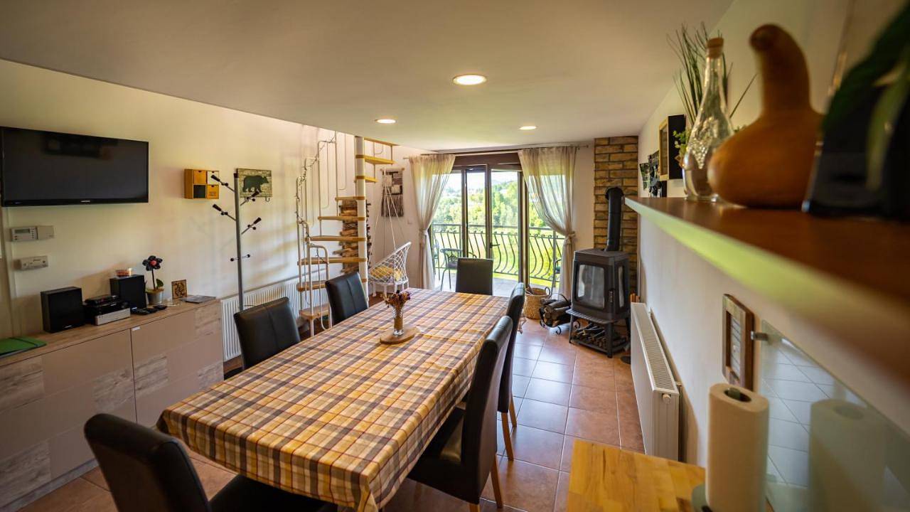 Ganze Wohnung, Specious Apartment Manitu in forest countryside in Fuzine, Primorje-Gorski Kotar