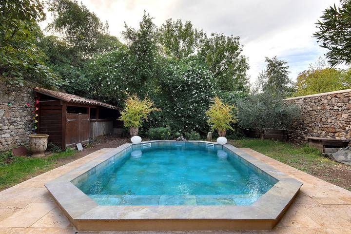 Gîtes de la Soulondre: casa vacacional con vistas a la montaña, piscina compartida y Wi-Fi in Lodève, Región de Lodève