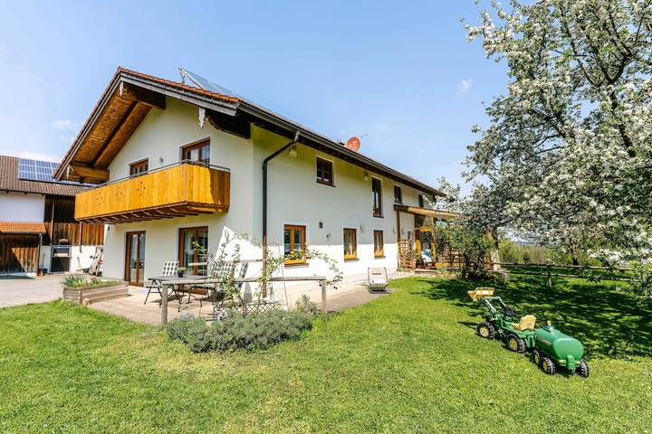 Ganze Ferienwohnung, Meisterbauerhof - Ferienwohnung Ulrichshögl in Ainring, Bayerische Alpen