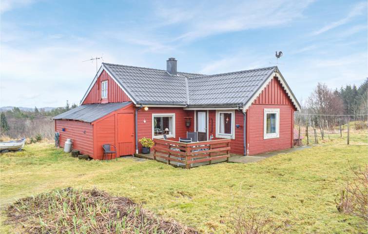Ferienhaus für 7 Personen, mit Terrasse und Garten in Austrheim