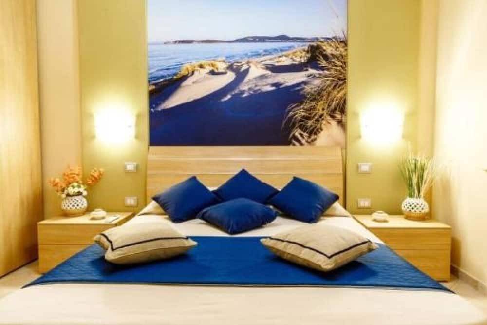 Villa Fenicottero: Elegant Private Oasis with Pool, Near Crystal Clear Sea in Porto Pino Beach, Porto Pino