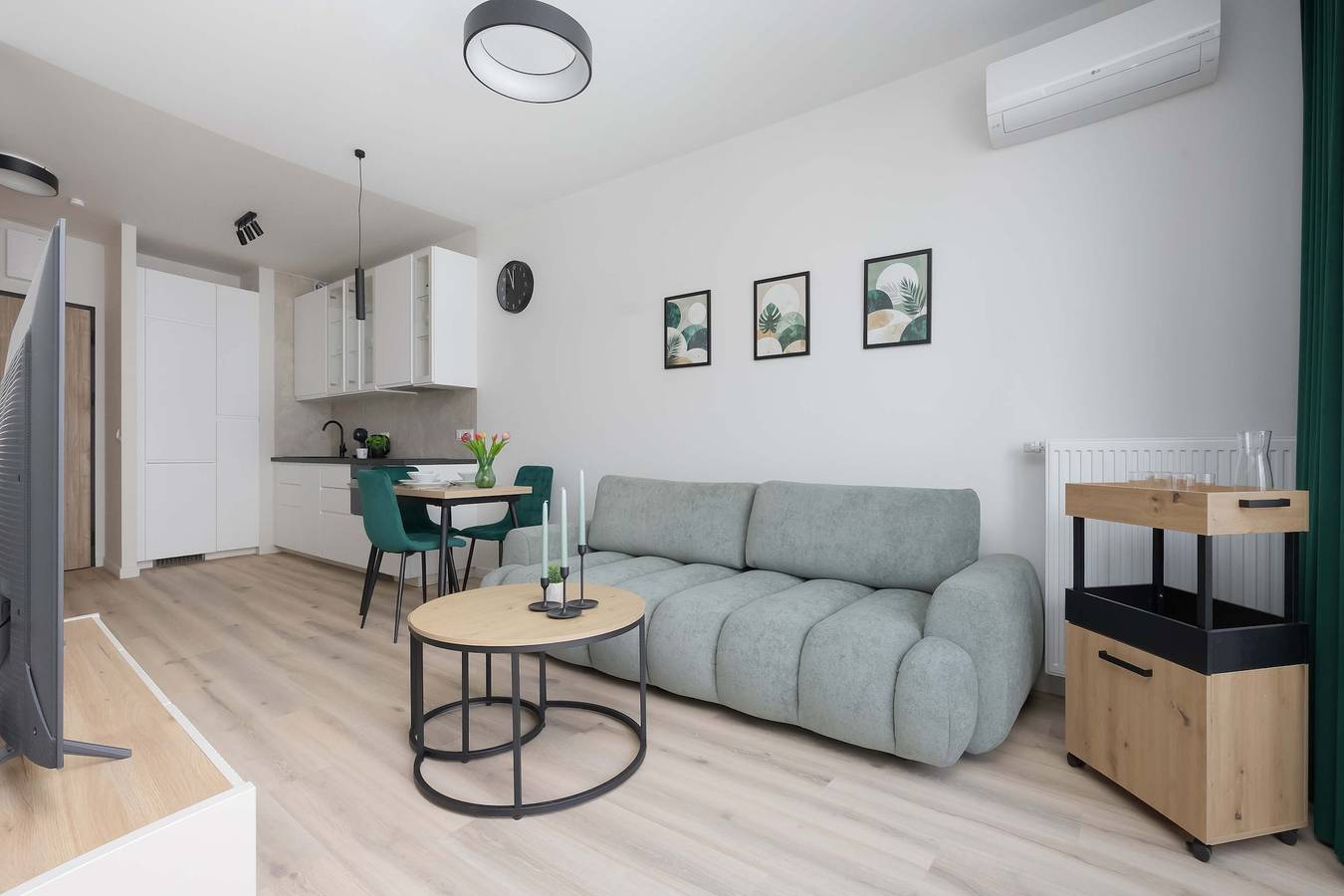 Cały apartament wypoczynkowy, Air Conditioned Studio in Chmielna Duo | Parking in Warszawa, Mazowsze