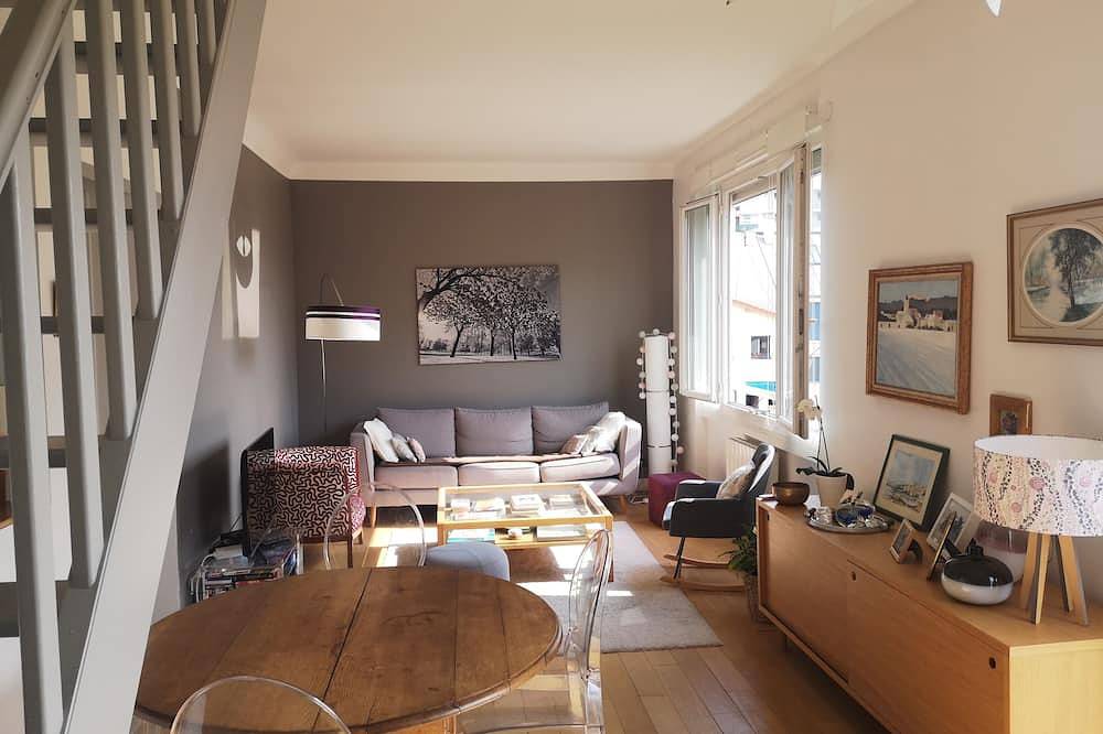 Entire apartment, Quiet duplex terrace apartment 10 minutes from Paris by bike in Vanves, Hauts-de-Seine