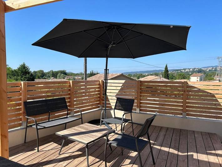 Location de vacances pour 6 personnes, avec terrasse et vue à Saint-Privat (Ardèche)
