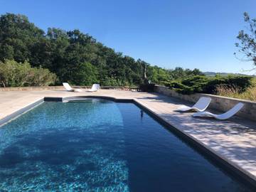 Maison d’hôte pour 2 personnes, avec jardin ainsi que vue et piscine à Sames