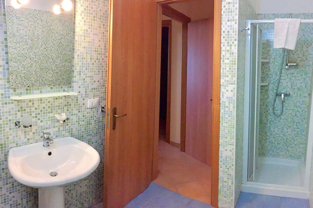 Entire apartment, Vistamare Piano Terra Wi.Fi. Fre, Otranto a 10km in Santa Cesarea Terme, Lecce Province