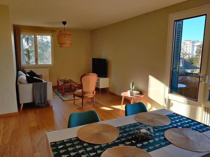 Gîte pour 4 personnes, avec vue ainsi que vue sur le lac et terrasse dans Office de Tourisme de Thonon les Bains - 2