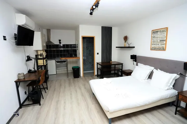 Aparthotel para 4 personas, con terraza y piscina - 1