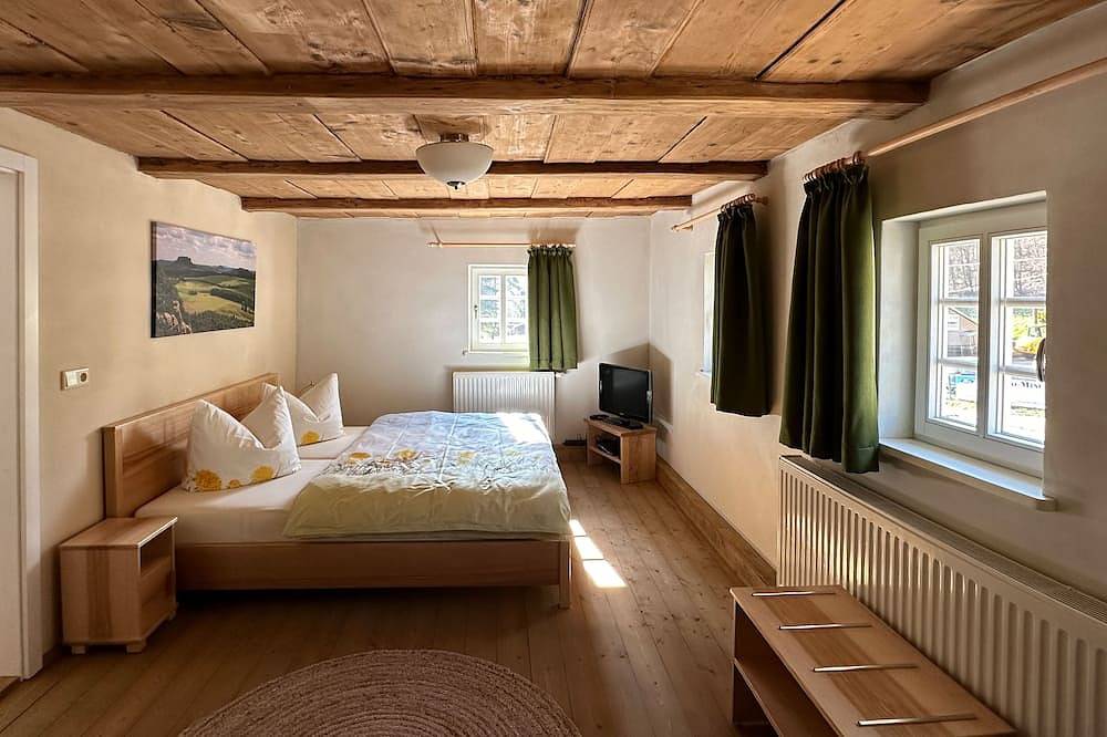 Ganze Wohnung, Gründelstube - gemütliche, große Ferienwohnung bei Bad Schandau in Porschdorf, Bad Schandau
