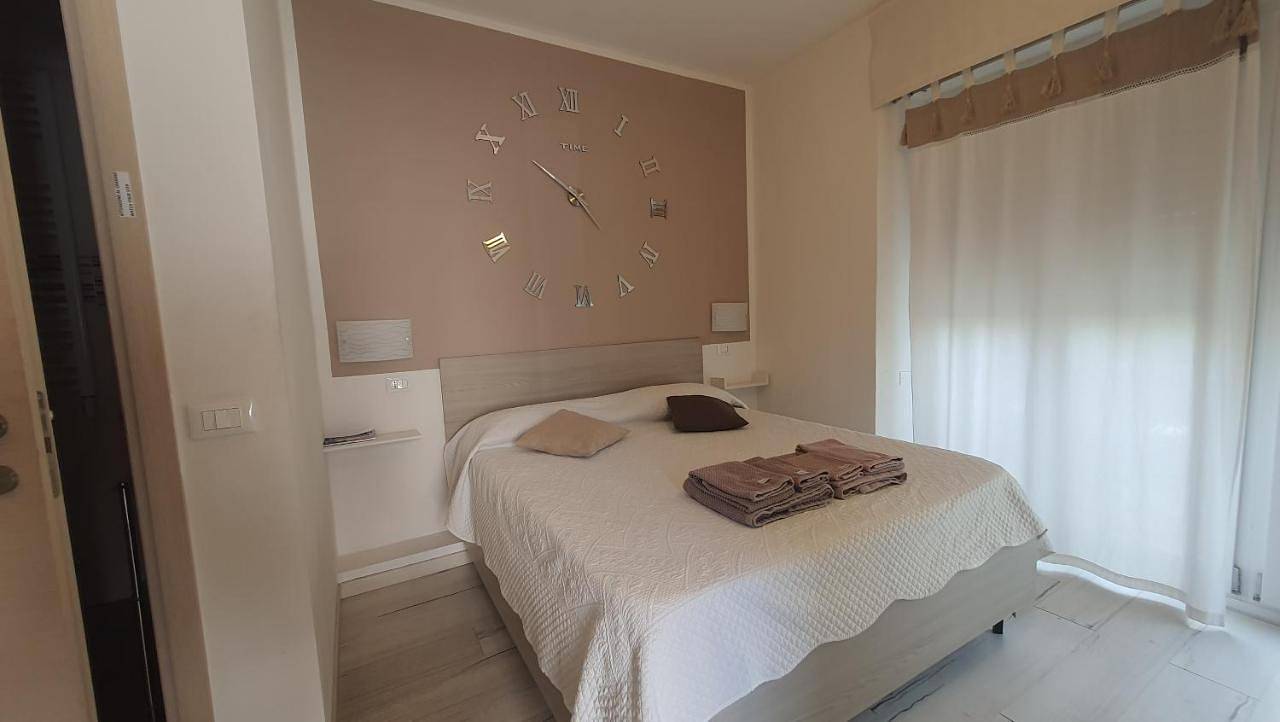 Le camere di Sabrina con bagno in camera in Sarzana, Parco Naturale Regionale di Montemarcello-Magra-Vara