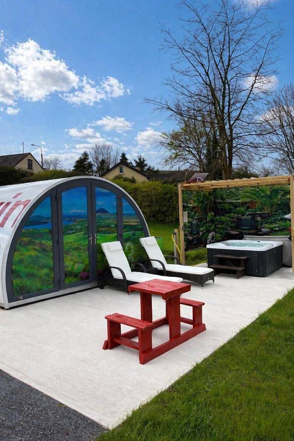 Holiday letting for 2 people, with garden and sauna as well as hot tub in County Cavan