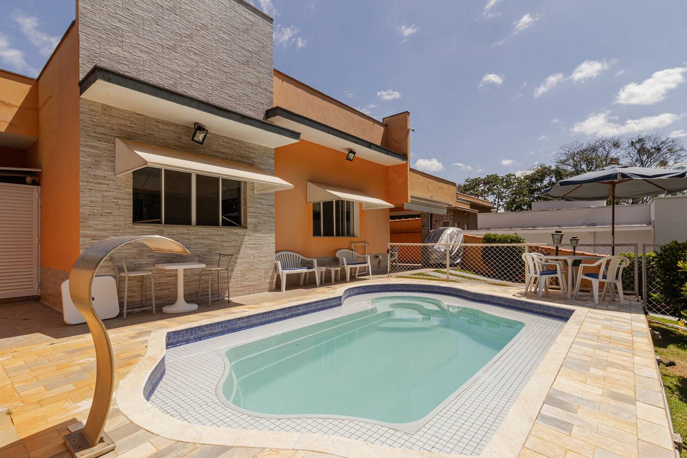 Casa Temática com Piscina e Churrasqueira in Porangaba, Estado de São Paulo