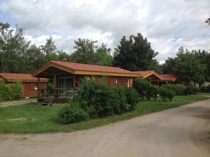 Camping pour 4 personnes, avec Terrasse et Piscine