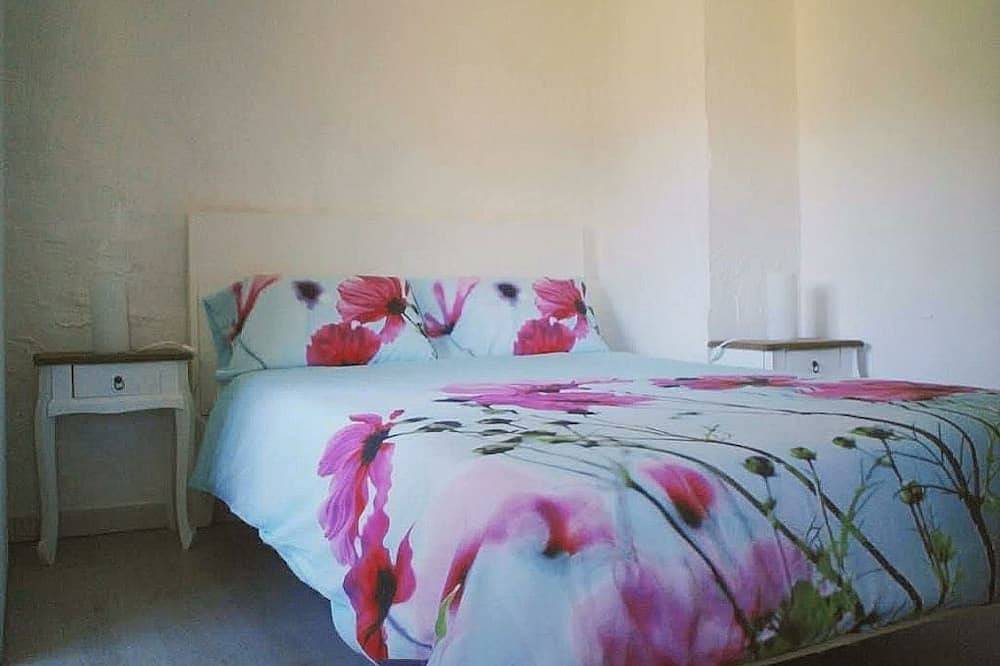 Cozy accommodation for up to 6 people with mountain views v. Balcony/winter garden in Castellane, Parc naturel régional du Verdon
