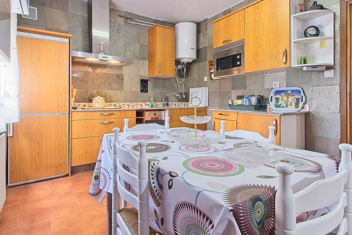Apartamento inteiro, Apartamento 'Leopoldo I' com vista para a montanha, piscina exterior e Wi-Fi in Carballeda de Valdeorras, Ourense Região
