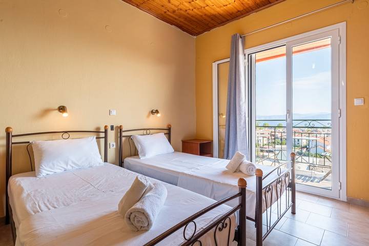 Gîte pour 2 personnes, avec balcon et jardin dans Kavos - 2