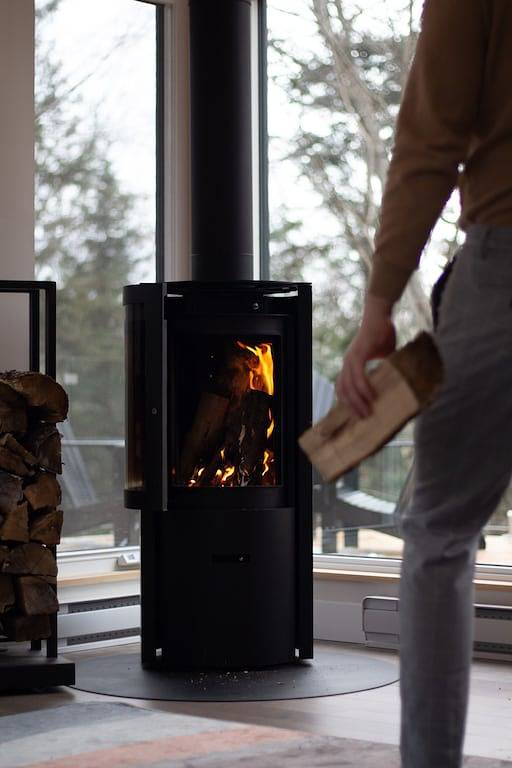 A cabin of windows amongst the trees- 15 mins from Mont Tremblant! in La Conception, Mont-Tremblant