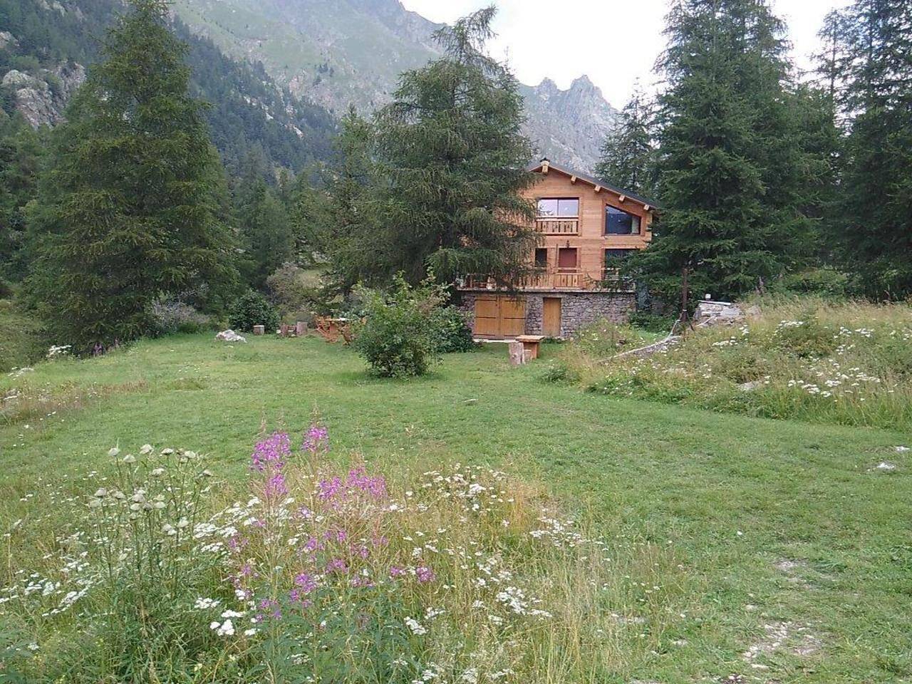 Appartement entier, Gite L'Esquirol avec vue sur la montagne, jardin partagé et Wi-Fi in Belvédère, Côte méditerranéenne (France)