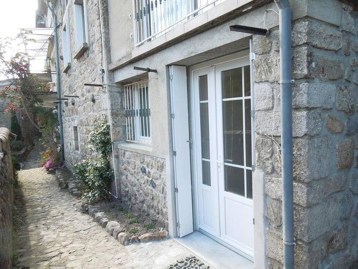 Location de vacances pour 2 personnes, avec jardin ainsi que terrasse et vue à Antraigues-sur-Volane - 3